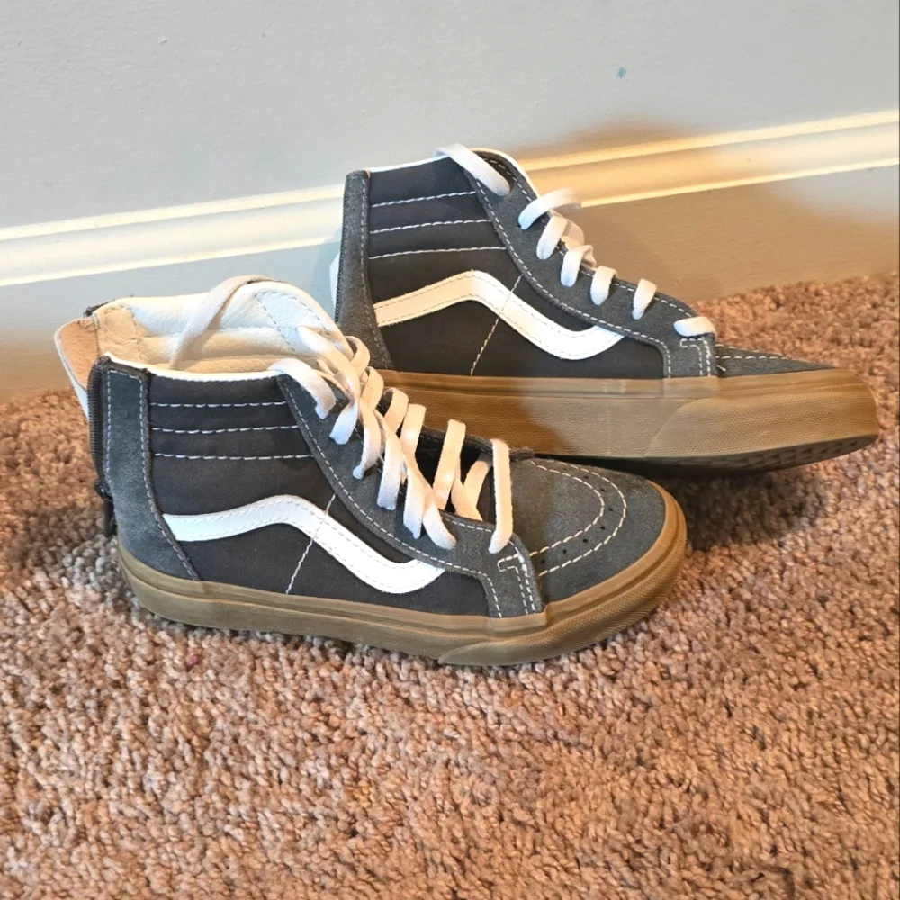 Vans - Picture 1 of 2